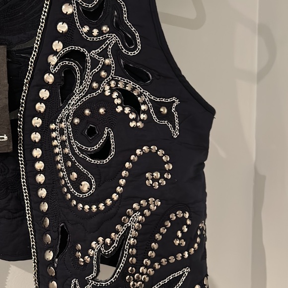 Embroidered vest - Picture 2 of 4